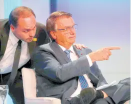  ?? AP ?? Former Brazilian President Jair Bolsonaro (right) and his son Carlos.