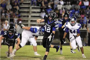  ?? Submitted photo ?? ■ Redwater’s Matt Williams inked a letter of intent to Hendrix College to play linebacker for the Warriors in the fall.