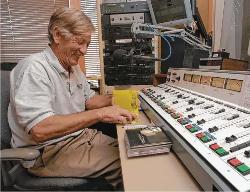  ?? Staff file photo ?? For decades, DJ Larry Winters captivated listeners of “Spare Change” from KPFT’s studio on Lovett in Houston. He is shown in 2004, chuckling before tossing a Tom Waits song into the mix.