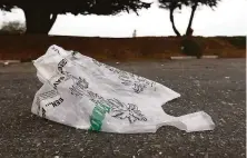  ?? Paul Chinn / The Chronicle 2016 ?? Berkeley is looking at taking a statewide ban on single-use plastic bags further to banning non-compostabl­e plastic bags.