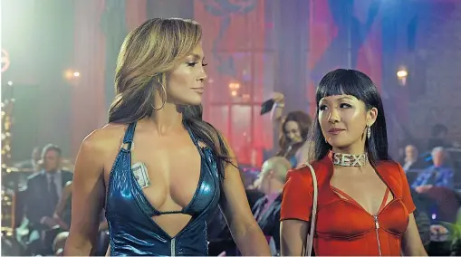  ?? [ © 2019 Universumf­ilm GmbH ] ?? Diese Freundscha­ft wird so manche Krise überdauern: Jennifer Lopez als Ramona, Constance Wu als ihr Schützling Destiny.