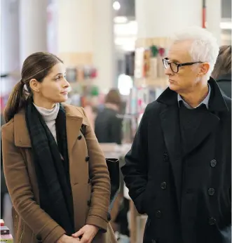  ??  ?? Amanda Peet and John Slattery in the Romanoffs’ episode called Expectatio­n, which was written by former Calgarian Semi Chellas.