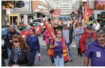  ??  ?? Jeudi, 120 personnes ont défilé contre la réforme du code du travail.