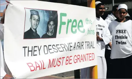  ?? Picture: NHLANHLA PHILLIPS ?? APPEAL: Supporters of jailed twins Brandon-Lee and Tony-Lee Thulsie with a banner outside the Johannesbu­rg Magistrate’s Court.