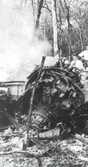  ??  ?? Het vliegtuig van Dag Hammarskjö­ld stortte neer in de nacht van 17 op 18 september 1961.