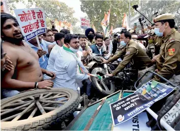  ?? PTI ?? Activists of Indian Youth Congress clash with police personnel during a protest against the hike in fuel and LPG prices, in New Delhi on Saturday. —