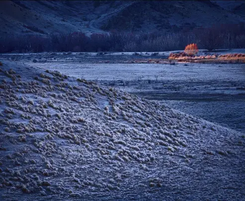  ??  ?? Above
LINES OF LIGHT Early-morning light abstracts the landscape with horizontal and vertical lines along ridges and cliffs, but it doesn’t last for long Left
COLOUR CONTRAST Early pink sunlight catches the tops of distant trees, creating a...