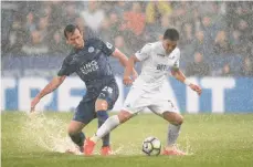  ?? /GETTY IMAGES ?? Leicester vs. Swansea fue pasado por agua.