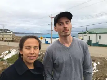 ?? BEN RAYNER/TORONTO STAR ?? Nancy Mike and Andrew Morrison of the Jerry Cans in Iqaluit, “the most beautiful place in the world.”