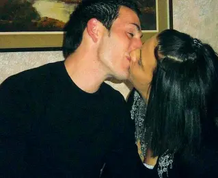  ?? (Photo Masi) ?? La coppia Arturo Saraceno, 35 anni, e Debora Fuso, uccisa a 23 anni il 17 maggio 2016, in un momento di felicità. I due dovevano sposarsi