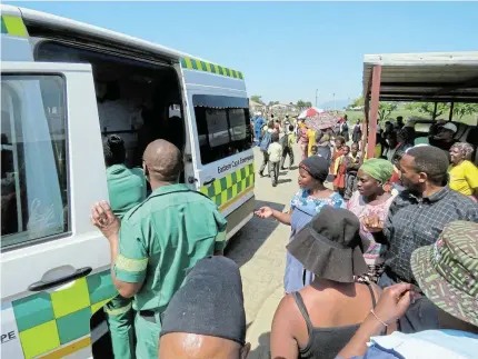  ?? Picture: UVIWE JARA ?? EMERGENCY: Mpendulo Public Primary School pupils are treated by EMS staff on Friday after falling ill after eating snacks from a nearby shop.