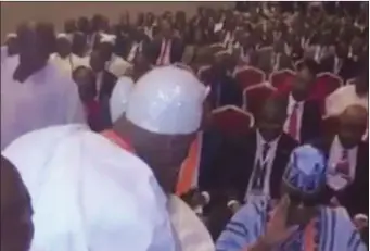  ??  ?? The video that captured the Oba of Lagos waving away the Ooni of Ife