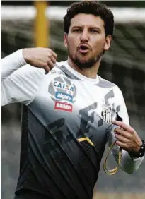  ?? Ivan Storti - 25.out.17/Santos FC ?? O ex-jogador Elano está desemprega­do depois de fracassar como comandante interino do Santos