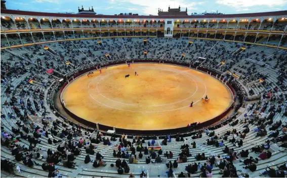  ?? RUBÉN MONDELO ?? Aspecto que presentaba ayer la plaza de toros de las Ventas el día de su reapertura diecinueve meses después