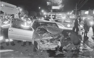  ??  ?? Al parecer, unos jóvenes que iban a exceso de velocidad y en estado de ebriedad causaron el accidente.