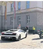  ?? FOTO: SCHIFFER ?? Ein Lamborghin­i in einer Kontrolle der Polizei.