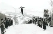  ?? FOTO: STADTARCHI­V AALEN ?? Viele Meistersch­aften sind in den 50er und 60er Jahren auf der Ostalbskis­chanze ausgetrage­n worden.