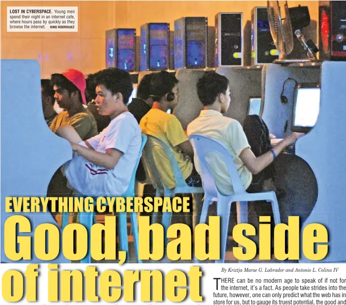  ?? KING RODRIGUEZ ?? LOST IN CYBERSPACE. Young men spend their night in an internet cafe, where hours pass by quickly as they browse the internet.