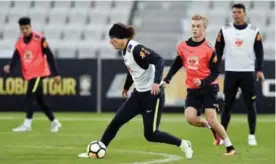  ??  ?? MELBOURNE: Brazil’s player David Luiz (C) attends a training session in Melbourne on Sunday, ahead of their internatio­nal match against Brazil on June 13. — AFP