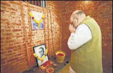  ?? PTI ?? Union home minister Amit Shah pays tribute to VD Savarkar, at the Cellular Jail in Andaman & Nicobar Islands on Friday.
