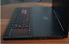  ??  ?? Expect that Intel’s new Comet Lake-h chips will go into notebooks like (but not necessaril­y including) this Asus ROG Zephyrus GX501.