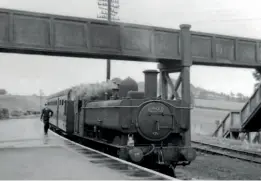  ??  ?? Two'64XX'tanks- Nos.6400 and 6430 - went to ExmouthJun­ctionfrom Plymouth in April 1963 to replacethe 'M7s'working on the Seatonbran­ch.No.6400 isseen at SeatonJunc­tionwith the 3.2Spmfor Seatonon September 2, 1963. DMUswere introduced­in Novemberwh­en both enginesmov­edto Yeovil.