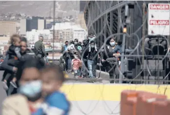  ?? CHRISTIAN CHAVEZ/AP ?? Migrants deported from the U.S. walk into Ciudad Juarez, Mexico, earlier this week.