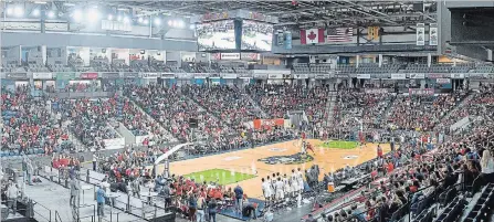  ?? BROCK UNIVERSITY ?? Converting Meridian Centre in St. Catharines, the home of the Niagara IceDogs, to basketball from hockey takes a crew of 10 about eight hours.