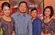  ??  ?? FINANCE Secretary Cesar Purisima and wife Corrie with SIA’s Serene Tay and Dawn Lee