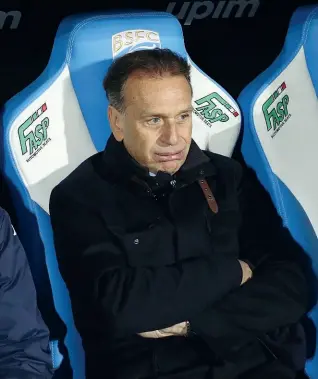  ??  ?? Presidente
Massimo Cellino in panchina durante la sfida in casa contro il Milan. Ha ancora un giorno per tentare qualche magia