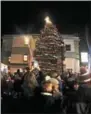  ?? CHRIS BARBER — DIGITAL FIRST MEDIA ?? Hordes of people gathered around as outgoing Mayor Geoffrey Henry lit the town tree.