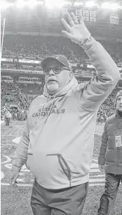  ?? Otto Greule Jr. / Associated Press ?? Bruce Arians leaves the field in triumph a final time after the Cardinals closed with a victory over the Seahawks a day before he announced his retirement