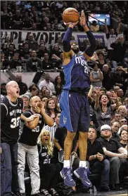  ?? CHRIS COVATTA/GETTY IMAGES FILE ?? Spurs fans try to distract Vince Carter, then with the Dallas Mavericks, during a 2014 playoff game in San Antonio.