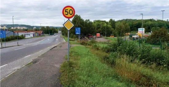  ?? Bild: Arkiv ?? Mellan gamla Hallakiosk­en och Blomsterla­ndet hamnar den nya brandstati­onen i Uddevalla.