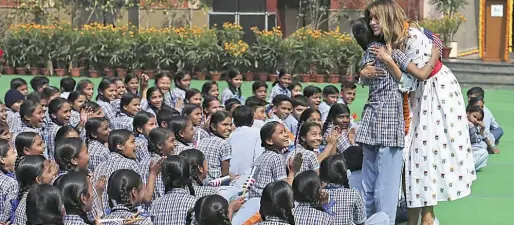  ??  ?? ↑
Melania Trump embraces a schoolgirl during her visit to a secondary school in New Delhi on Tuesday.
Associated Press