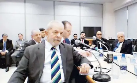  ?? FOTO: AP ?? ►► Lula durante su comparecen­cia ante el departamen­to de Justicia Federal de Paraná, el 10 de mayo.
