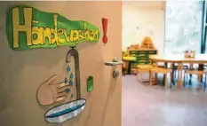  ?? Foto: Julian Stratensch­ulte, dpa ?? Das Hygienekon­zept in den Kinderbetr­euungseinr­ichtungen wirkt, die Zahl der infi‰ zierten Kinder ist bundesweit gering.