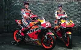  ?? REPSOLMEDI­A ?? Márquez y Pol, en la presentaci­ón del Repsol Honda Team 2021