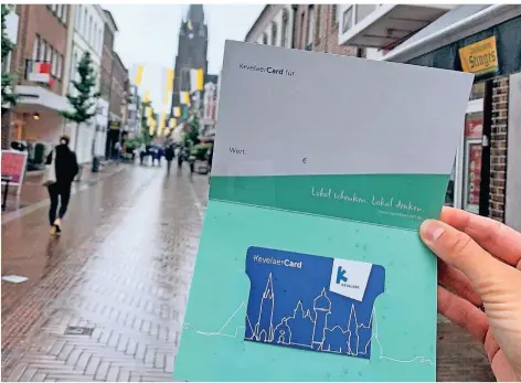  ?? FOTO: LATZEL ?? So sieht die neue Kevelaer-Card aus. Wer jetzt zugreift, bekommt einen Bonus von 20 Prozent.