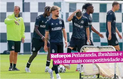  ?? ?? Boa disposição no treino do Boavista antes da receção de hoje ao Paços de Ferreira “Adversário vem de uma boa prestação na Luz, mas nós temos de nos focar naquilo que podemos fazer”