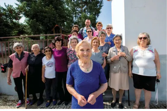  ?? RUI MANUEL FERREIRA/GLOBAL IMAGENS ?? a Lucília Ferreirinh­a, 88 anos, ex-enfermeira, entrou na ginástica há poucos meses