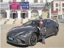  ??  ?? Večernjako­va novinarka bila je jedina žena u grupi novinara na predstavlj­anju Lexusa u Omanu