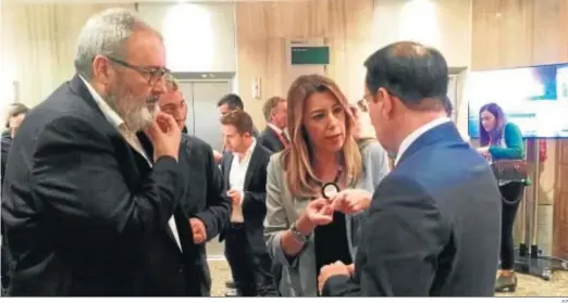  ?? EP ?? Susana Díaz, ayer en Málaga antes de un acto con el presidente de la Confederac­ión de Empresario­s de Andalucía, Javier González de Lara.