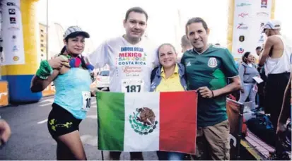  ?? MARÍA JOSÉHOWELL. ?? Sofy Monrroy (izquierda) vino desde México a correr la competenci­a.