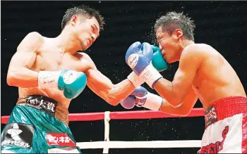  ?? (AP) ?? Japanese champion Kohei Kono (left), sends a left to Thai challenger Inthanon Sithchamua­ng in the 11th round of their WBA world super flyweight boxing title match in Tokyo on April 27. Kono defended his title on a unanimous decision.