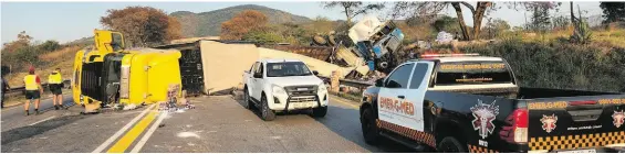  ?? > Photo: Emer-G-Med ?? The scene of the crash near the Sudwala turn-off.