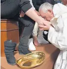  ?? AP ?? The Pope washes inmates’ feet.