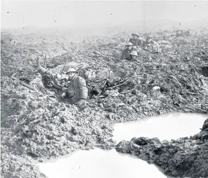  ?? Fotosearch ?? > Soldiers in the trenches during the Battle of Passchenda­ele in 1917