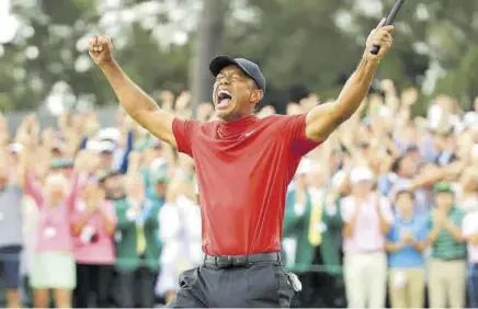  ?? // AFP-EFE ?? Tiger Woods, celebrando su triunfo en el Masters de Augusta de 2019. Tras el accidente del pasado martes, la gran pregunta es si podrá volver a competir al máximo nivel