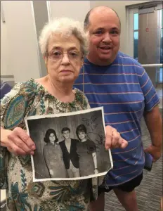  ?? PEG DEGRASSA - MEDIANEWS GROUP ?? Adele and Elliott Friedman of Chalfont traveled to the Ridley Township Library and Resource Center in Folsom Thursday night to meet entertaine­r Bobby Rydell during a book signing event there and show him this photo that was taken from when Adele was a teenager and danced on ‘American Bandstand.’
